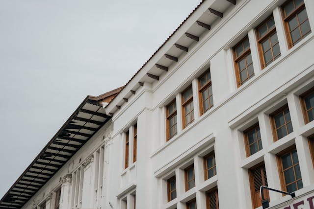 House side perspective view towards top
